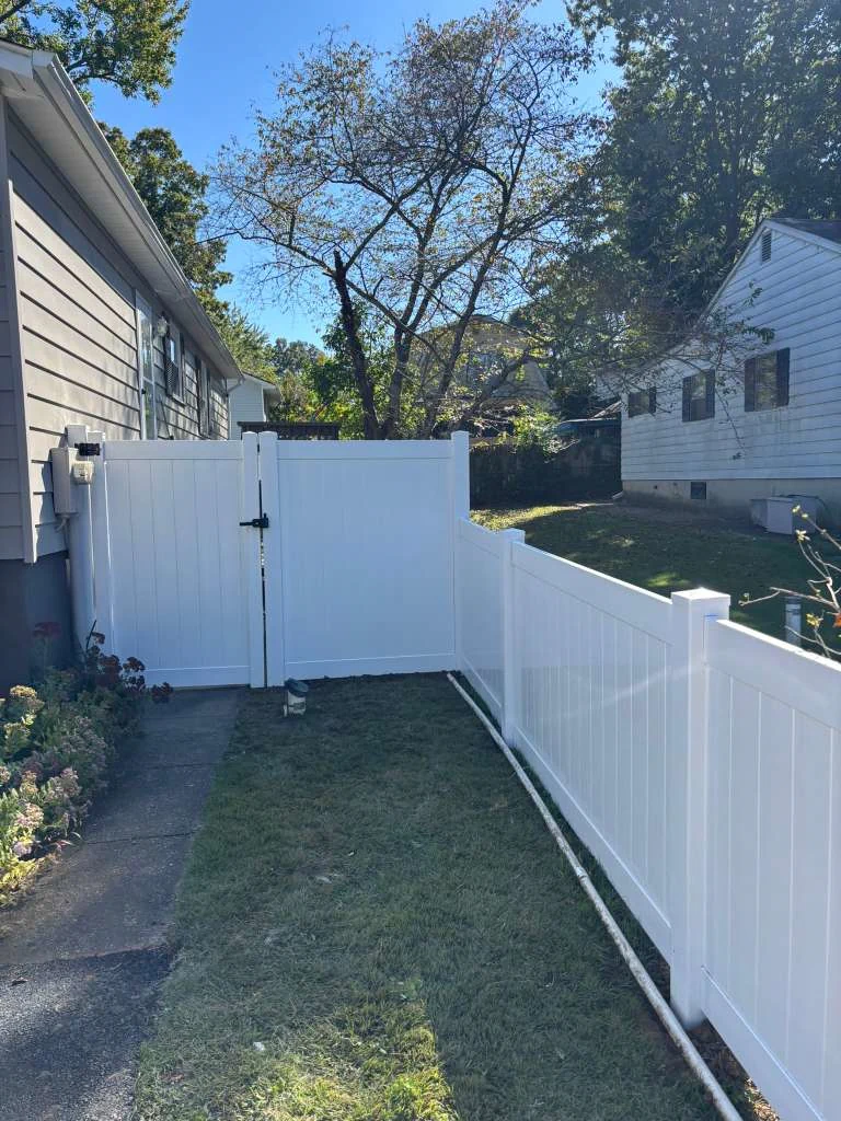 Custom exterior fencing renovation in Bethesda, Maryland